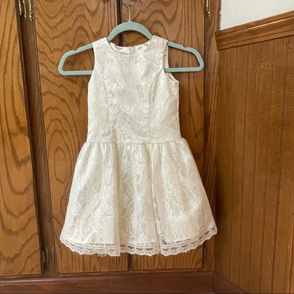 Jessica McClintock girls so 5 off white/ivory in color with tulle lining. - Picture 2 of 4